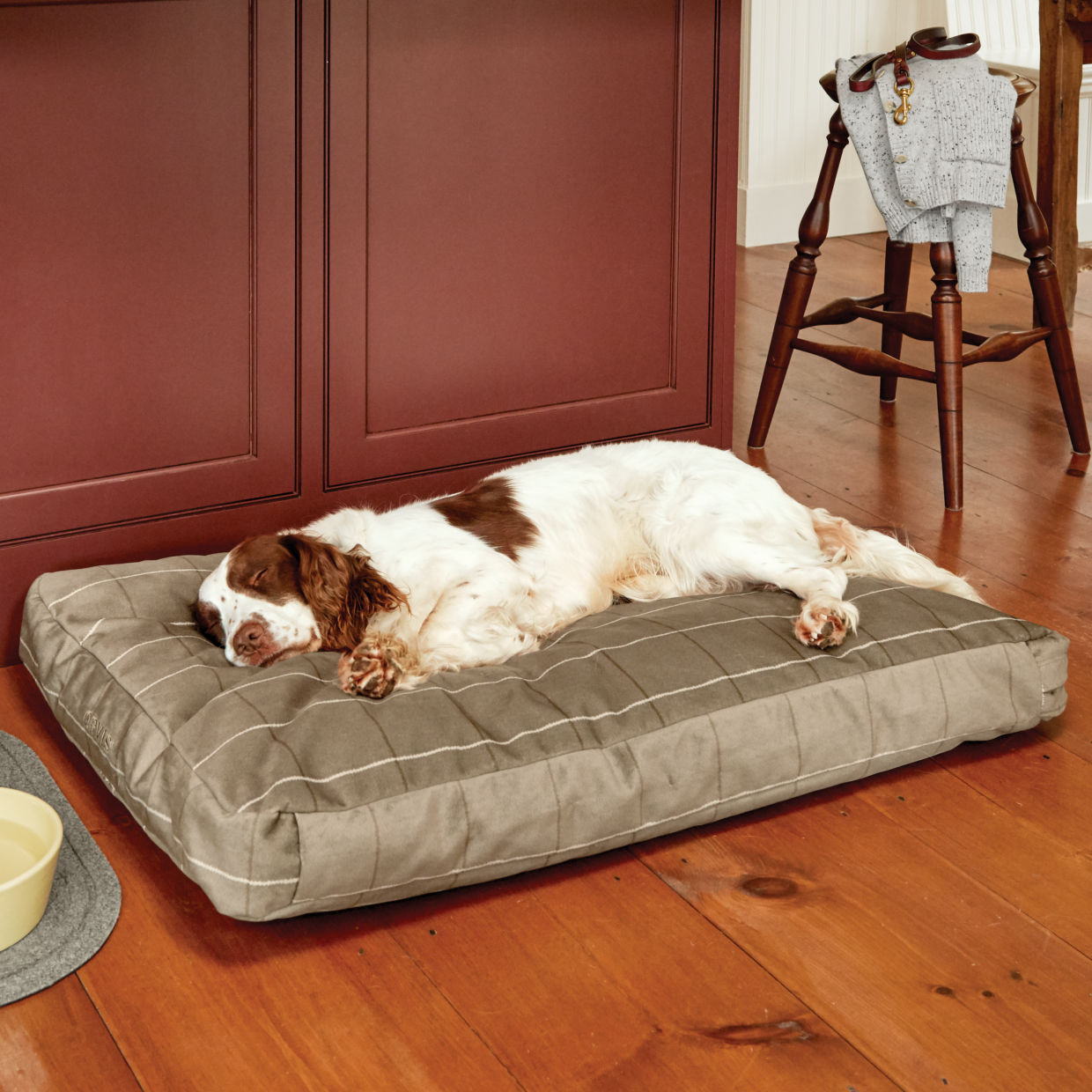 Orvis ToughChew ComfortFill-Eco Platform Dog Bed