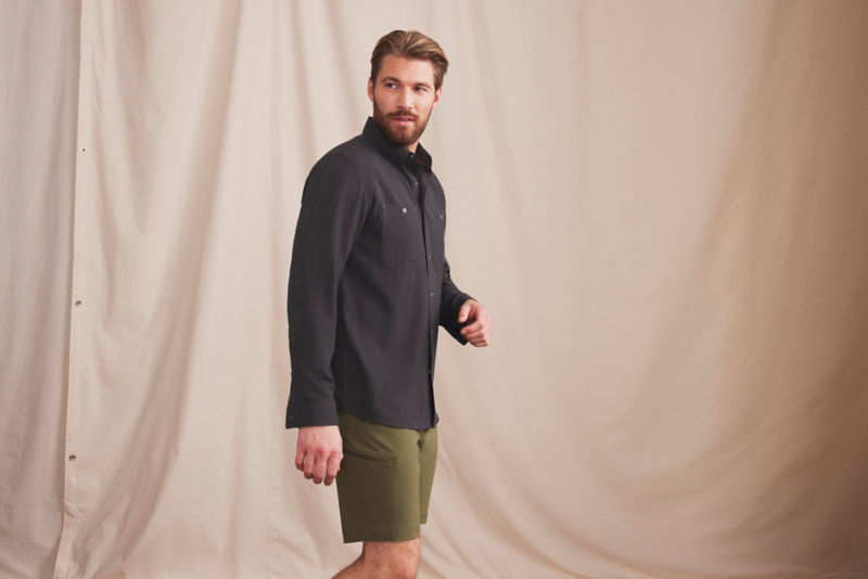 Men&rsquo;s Tech Chambray Long-Sleeve Work Shirt - BLACK image number 2