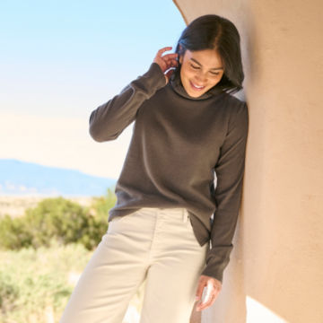 Woman in Classic Cashmere T-Neck in the desert.