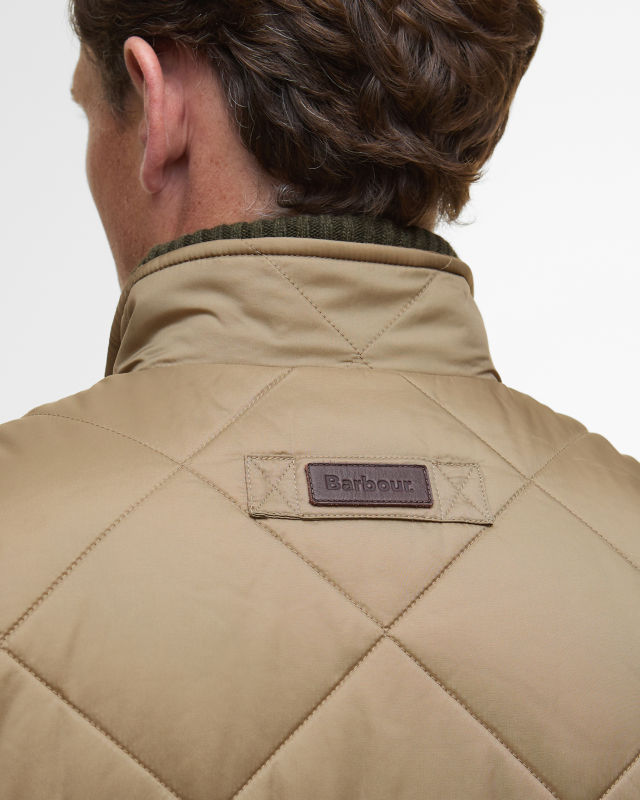 Barbour&reg; Finn Gilet - MILITARY BROWN image number 2