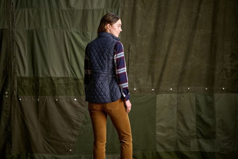 Barbour&reg; Otterburn Gilet - NAVY image number 4