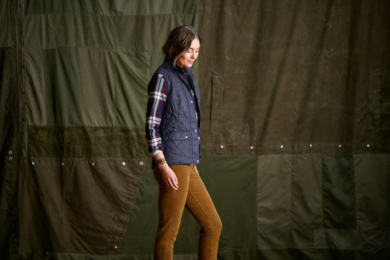 Barbour&reg; Otterburn Gilet - NAVY image number 3