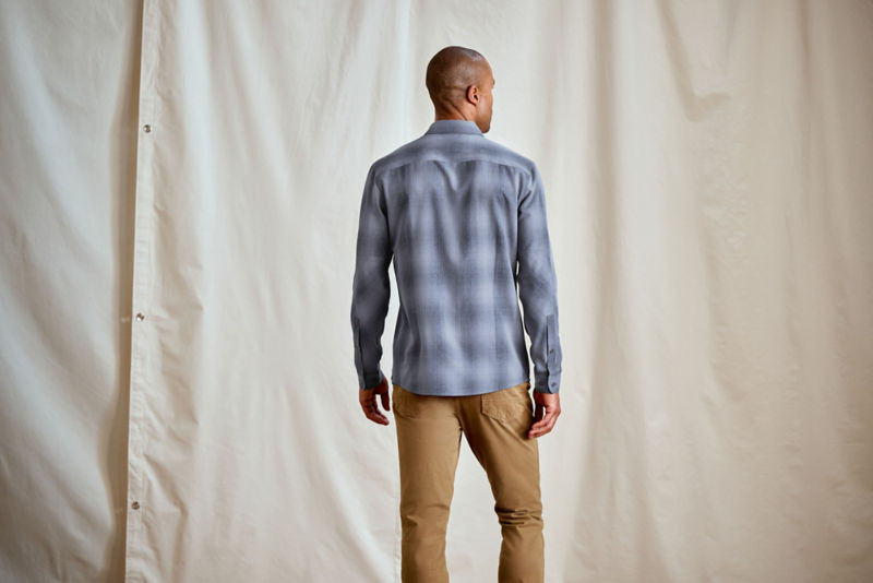 Men&rsquo;s Tech Chambray Long-Sleeve Work Shirt - BLUE HAZE/TRUE NAVY PLAID image number 4