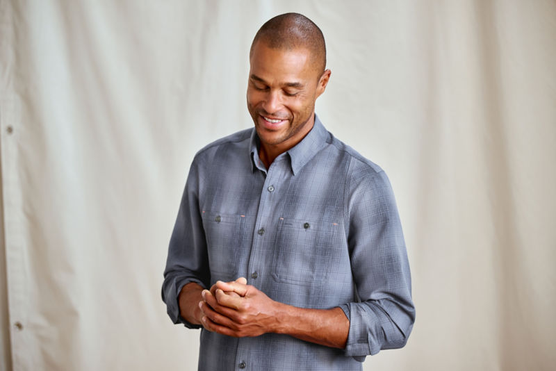 Men&rsquo;s Tech Chambray Long-Sleeve Work Shirt - BLUE HAZE/TRUE NAVY PLAID image number 1