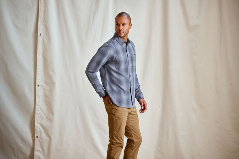 Men&rsquo;s Tech Chambray Long-Sleeve Work Shirt - BLUE HAZE/TRUE NAVY PLAID image number 3