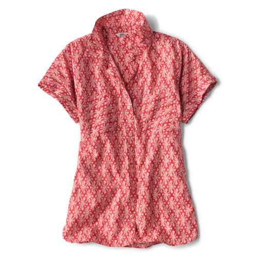An easy printed short-sleeved camp shirt