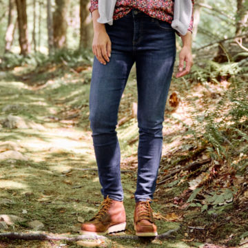 Woman in Diana Skinny Jeans walks through the woods.