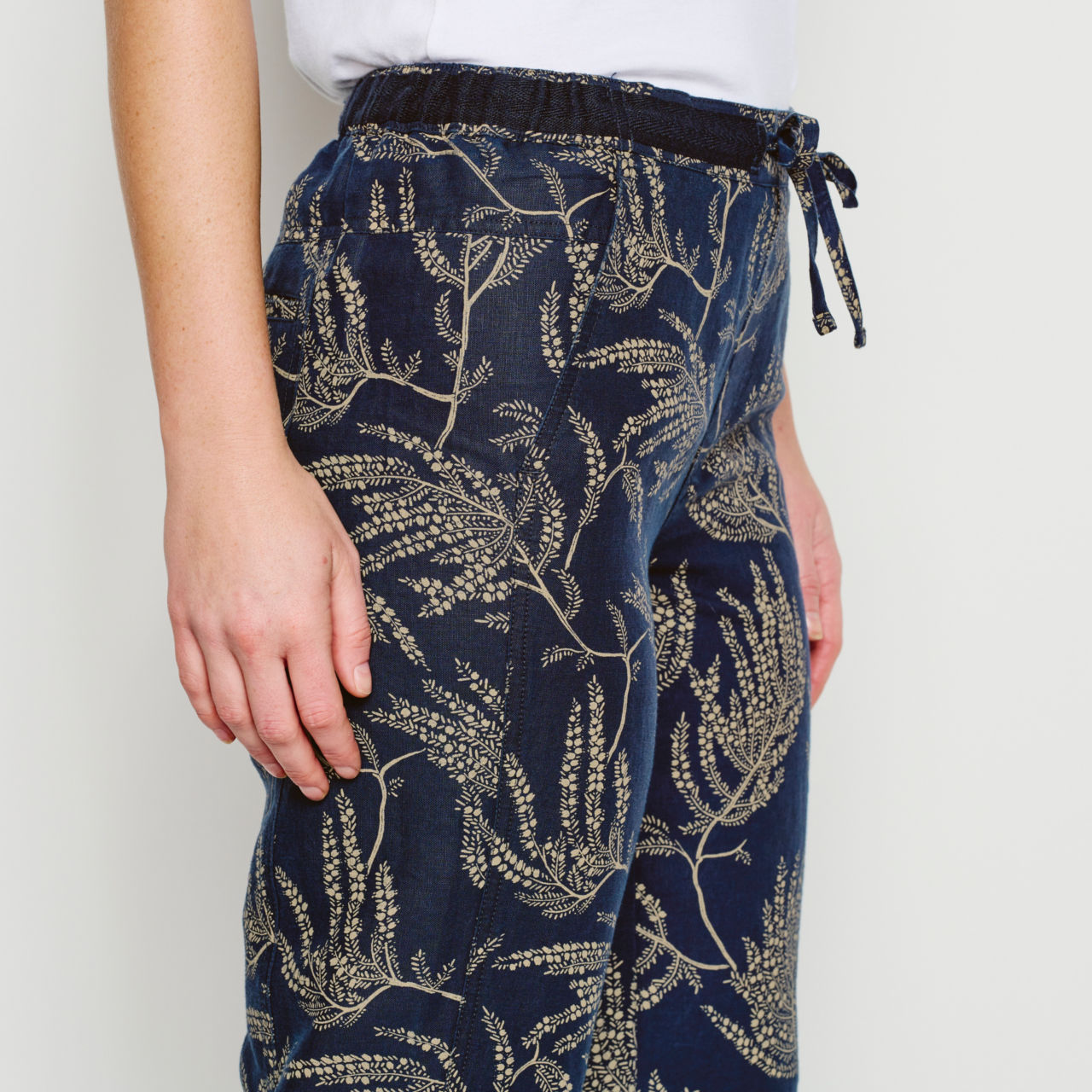 Performance Linen Relaxed Fit Wide Leg Pant - NAVY BOTANICAL PRINT image number 3