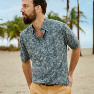 Man in Tropic Tech Short/Sleeve Printed Shirt on the beach.