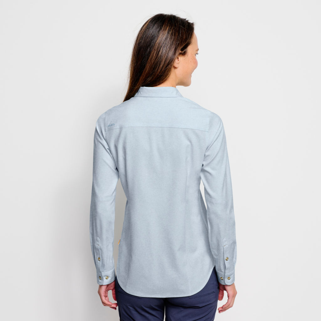 Women’s Long-Sleeved Tech Chambray Work Shirt - BLUE FOG image number 2
