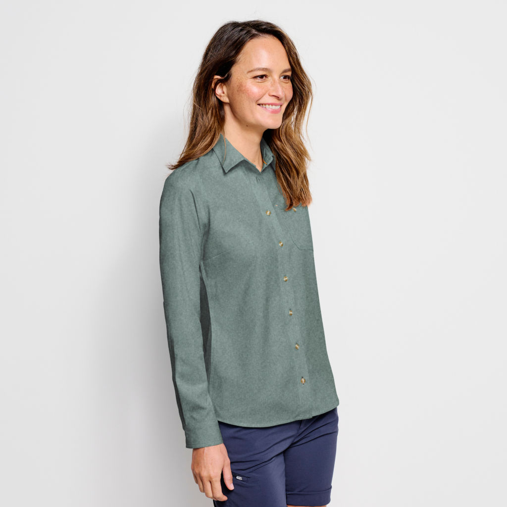 Women’s Long-Sleeved Tech Chambray Work Shirt - FOREST image number 1