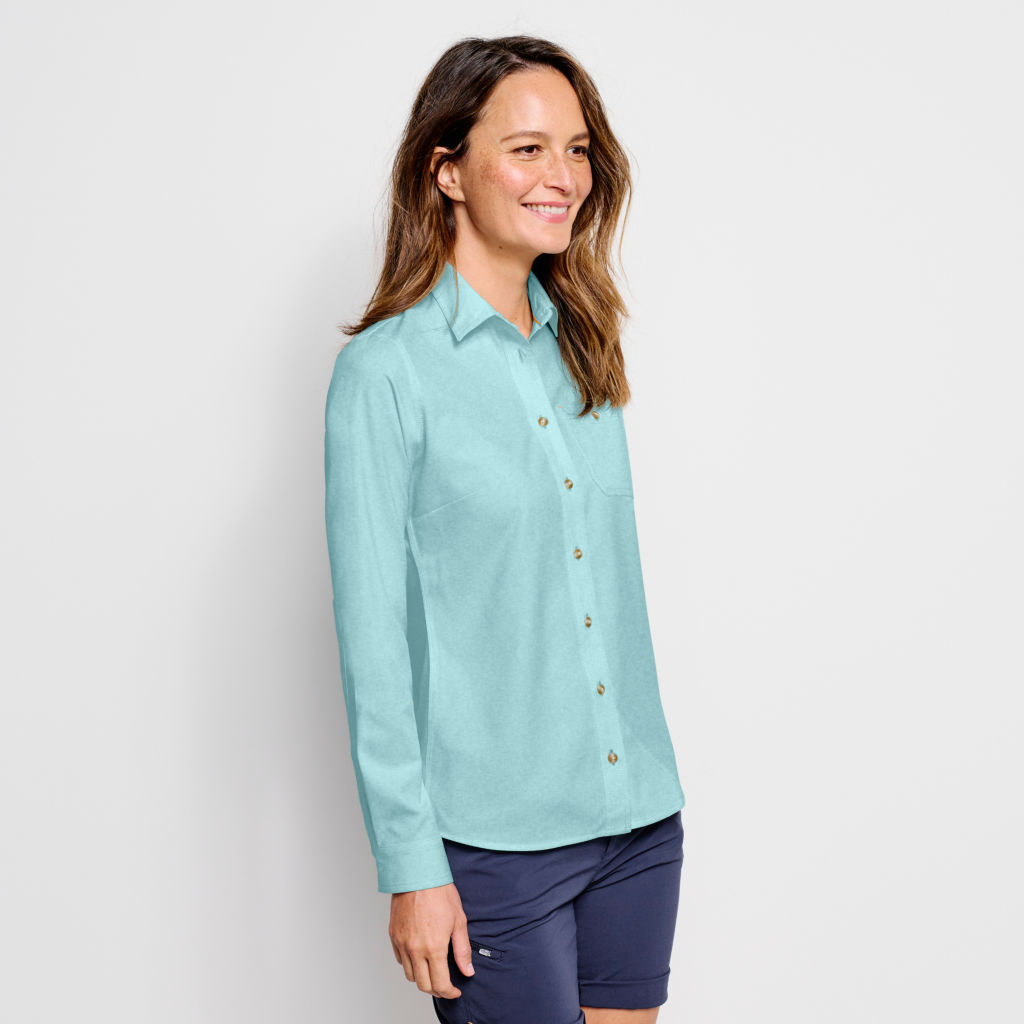 Women’s Long-Sleeved Tech Chambray Work Shirt -  image number 3