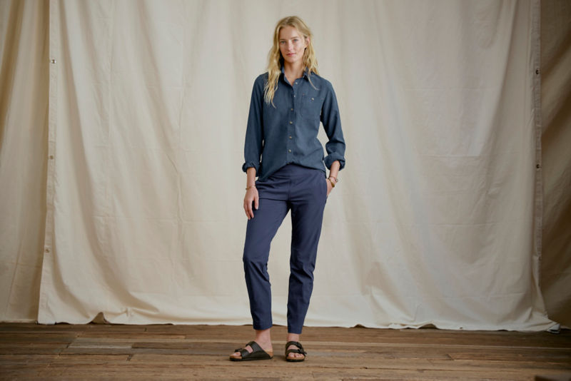 Women&rsquo;s Tech Chambray Long-Sleeve Work Shirt - TRUE NAVY image number 2