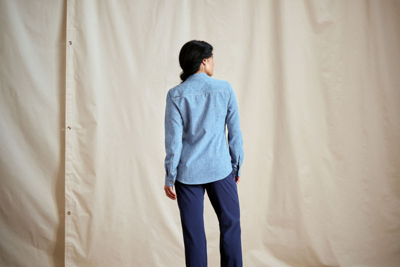 Women&rsquo;s Tech Chambray Long-Sleeve Work Shirt - BLUE CHAMBRAY image number 4