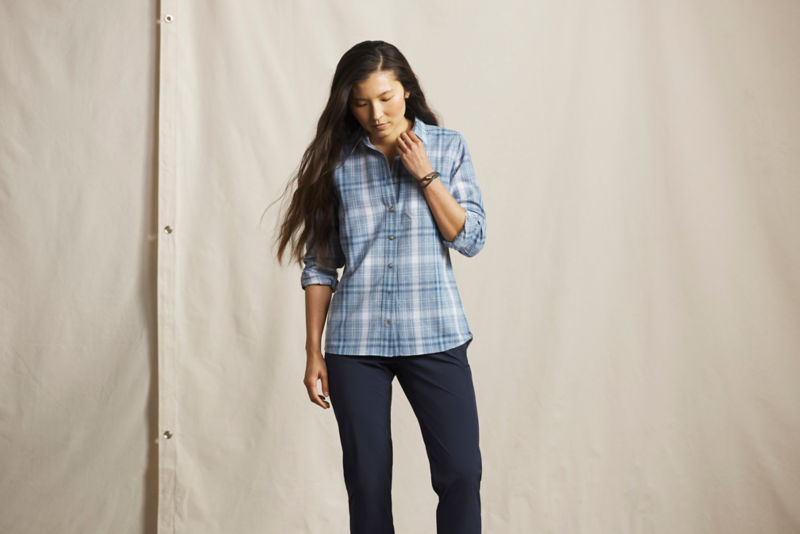 Women&rsquo;s Tech Chambray Long-Sleeve Work Shirt - BLUE/WHITE PLAID