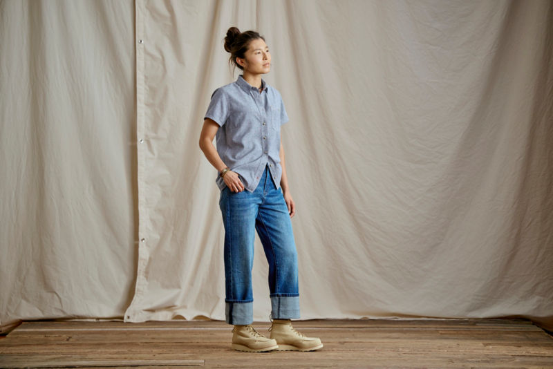 Women&rsquo;s Tech Chambray Short-Sleeve Work Shirt - TRUE NAVY image number 4