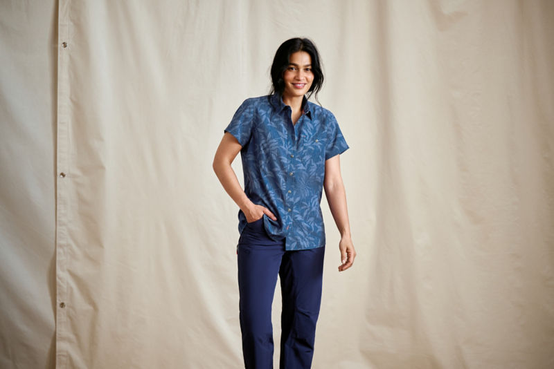 Women&rsquo;s Tech Chambray Short-Sleeve Work Shirt - LAKESIDE STITCH LEAF