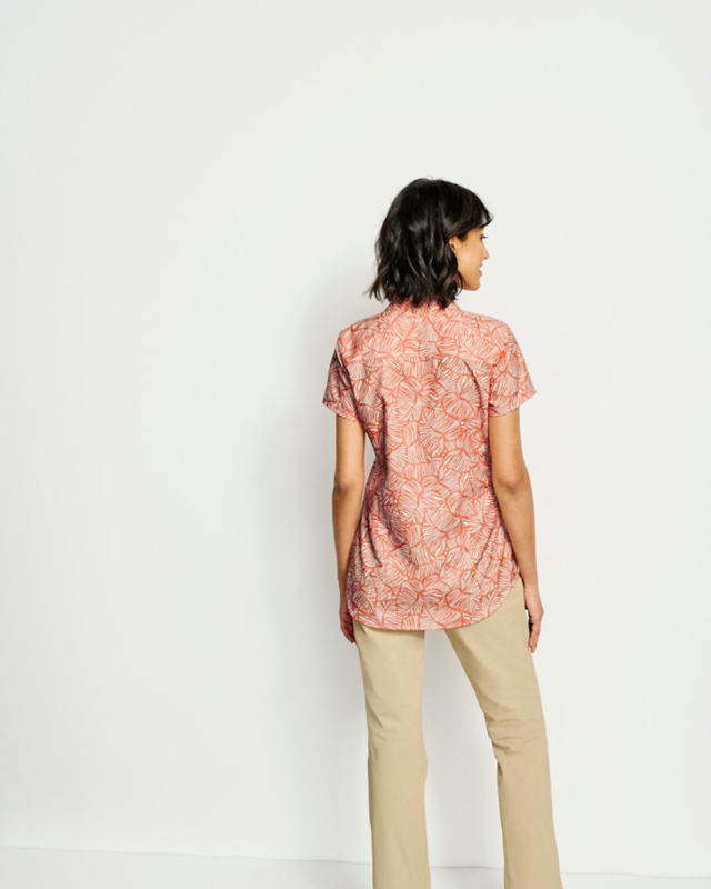 Women&rsquo;s Tech Chambray Short-Sleeve Work Shirt - LEMONGRASS STAMPED FLORAL image number 4