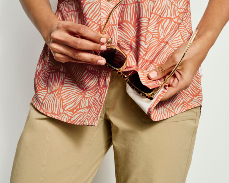 Women&rsquo;s Tech Chambray Short-Sleeve Work Shirt - LEMONGRASS STAMPED FLORAL image number 6