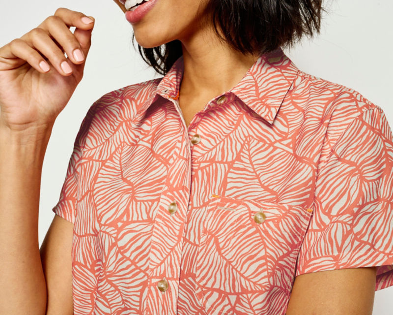 Women&rsquo;s Tech Chambray Short-Sleeve Work Shirt - LEMONGRASS STAMPED FLORAL image number 5