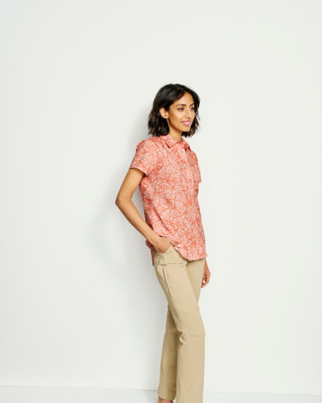 Women&rsquo;s Tech Chambray Short-Sleeve Work Shirt - LEMONGRASS STAMPED FLORAL image number 3