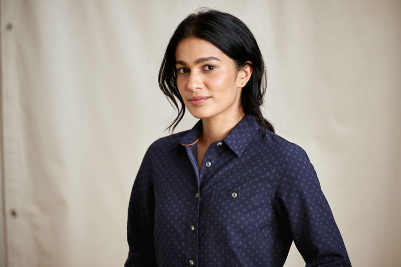 Women&rsquo;s Tech Chambray Long-Sleeve Work Shirt - NAVY DIAMOND image number 1