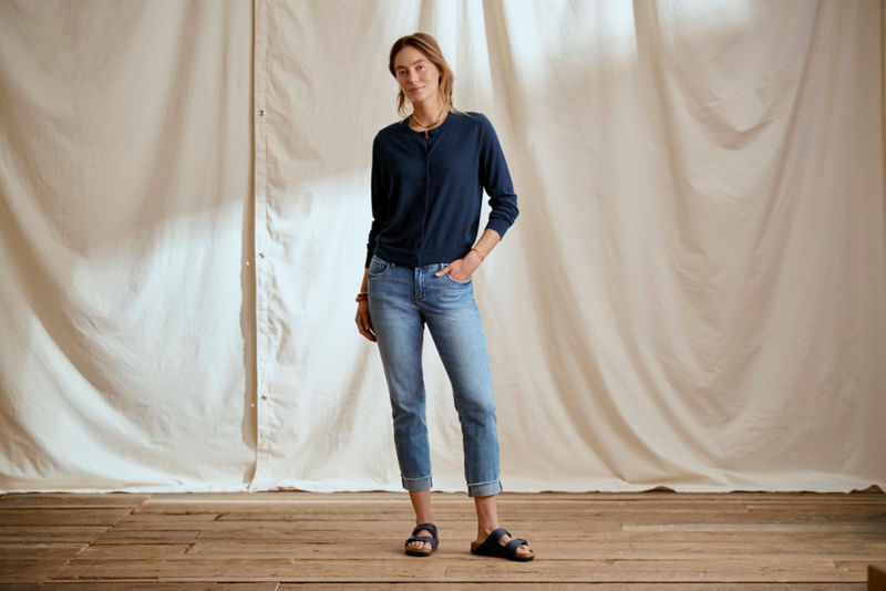 A waist-down view of a model wearing jeans.