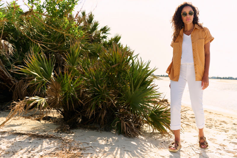 Kut from the Kloth&reg; Amy Crop Jeans - WHITE image number 6