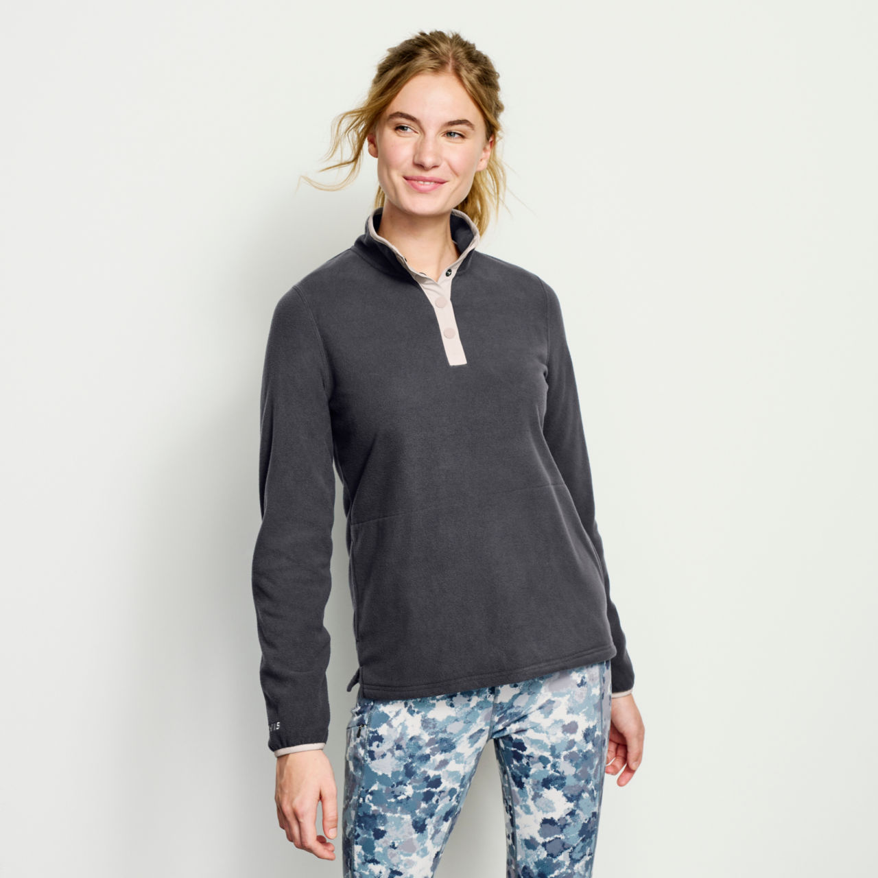 Women’s Hill Country Microfleece Quarter-Snap - CARBON image number 0