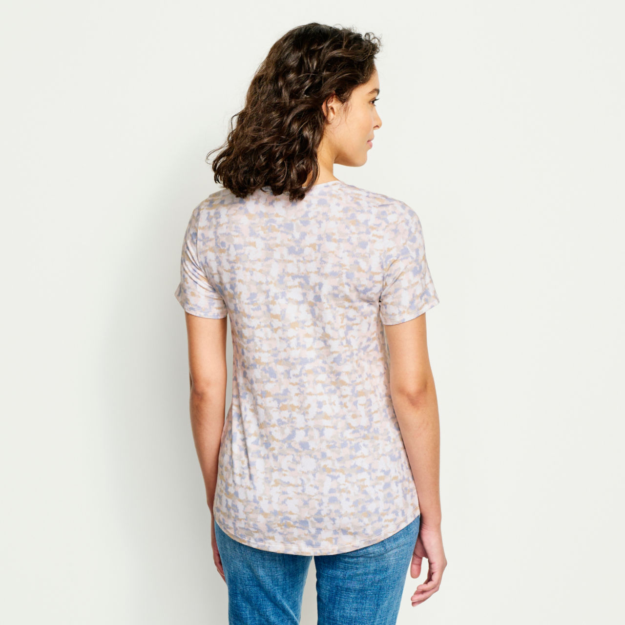 Perfect Relaxed V-Neck Short-Sleeved Tee - FEATHER KALEIDOSCOPE PRINT image number 3