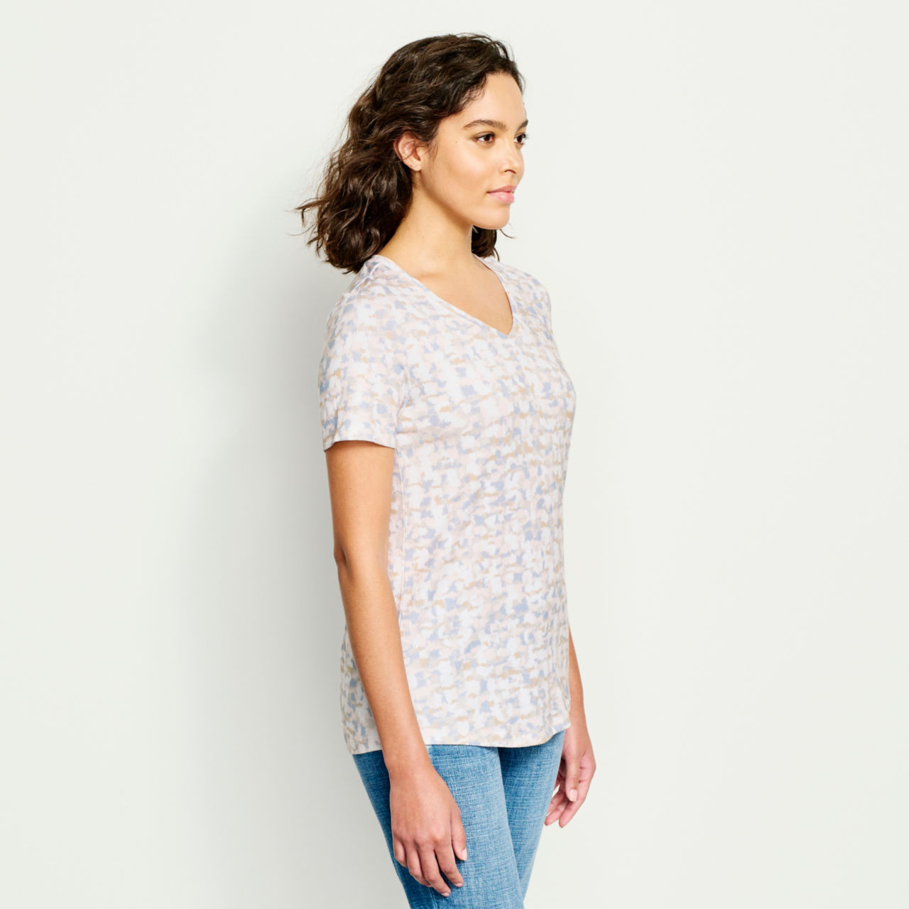 Perfect Relaxed V-Neck Short-Sleeved Tee - FEATHER KALEIDOSCOPE PRINT image number 2