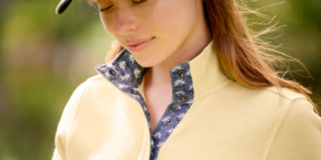 A woman wearing a SIGNATURE PRINTED TRIM SWEATSHIRT in honeycomb.