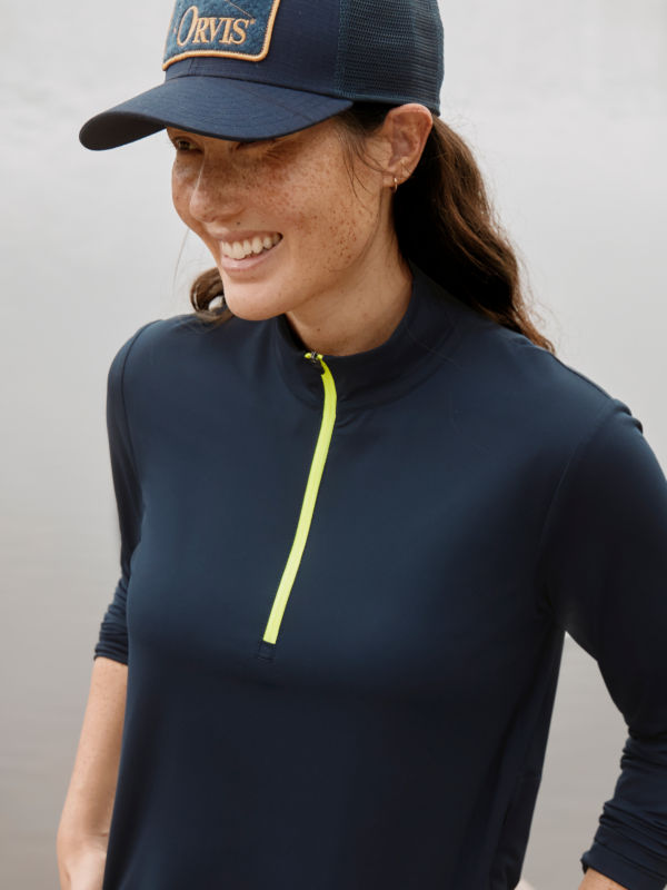 A model wearing a navy tech shirt with yellow details.