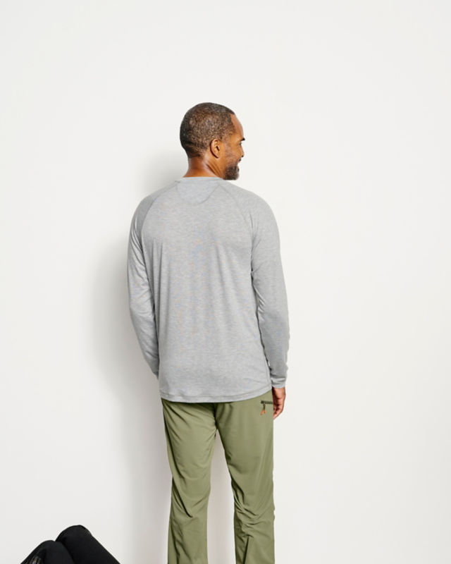 Men&rsquo;s DriCast&trade; Long-Sleeve Crew - LIGHT GREY HEATHER image number 4