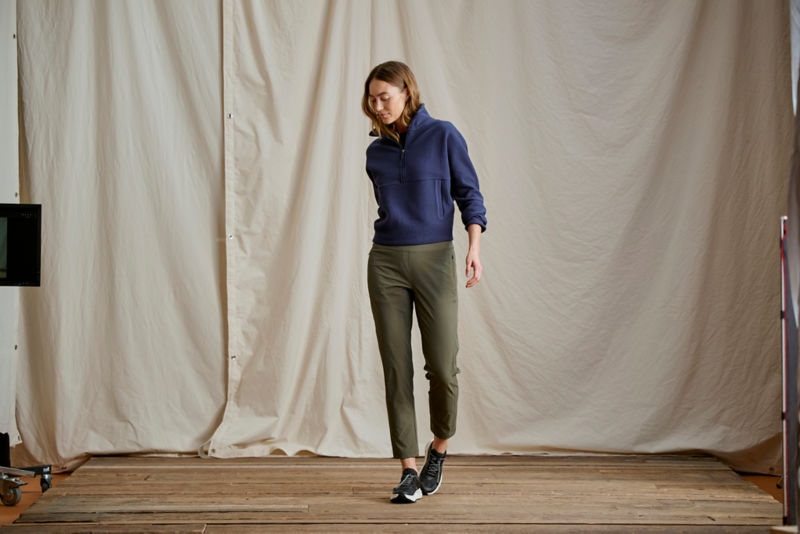 Textured Quilt 1/2-Zip Sweatshirt - TRUE NAVY