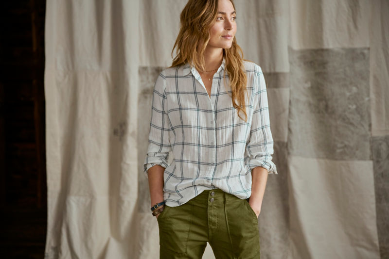 Gauze shirt and slacks