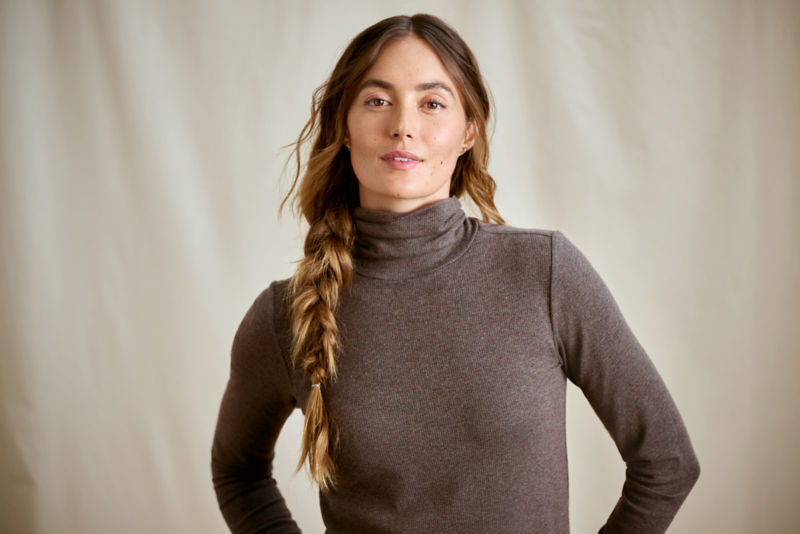 Ribbed Long-Sleeved Turtleneck - MUSHROOM HEATHER image number 1