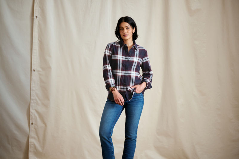 Lodge Flannel Shirt - NAVY RAISIN PLAID