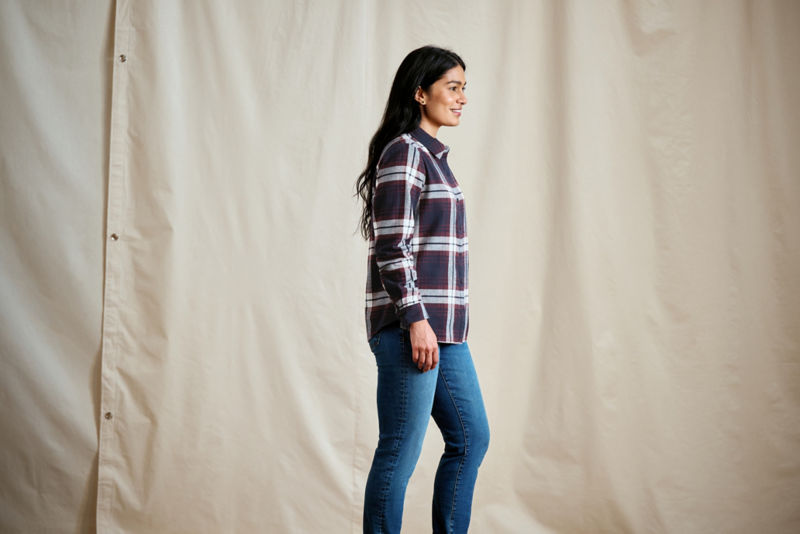 Lodge Flannel Shirt - NAVY RAISIN PLAID image number 2