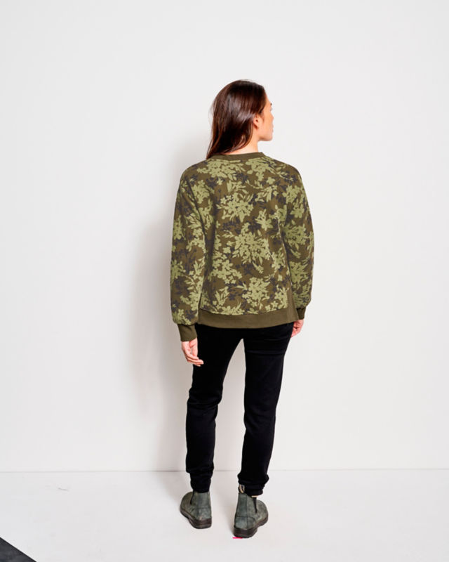 Well-Worn Crew Sweatshirt - OLIVE CAMO FLORAL image number 3