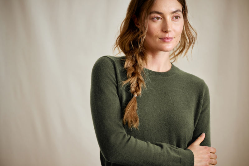 A model wearing an olive Orvis long-sleeve t-shirt.
