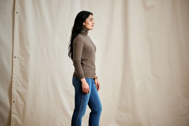 Classic Cashmere Turtleneck - MUSHROOM HEATHER image number 4