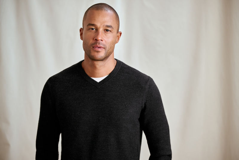 Merino Piqu&eacute; V-Neck Sweater - CHARCOAL HEATHER image number 1