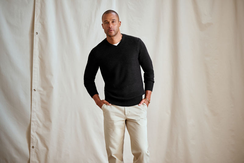 Merino Piqu&eacute; V-Neck Sweater - CHARCOAL HEATHER