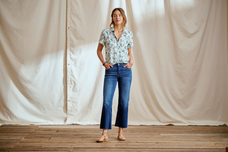 Kut from the Kloth&reg; Kelsey Cropped Flare Jeans - ROYAL image number 4