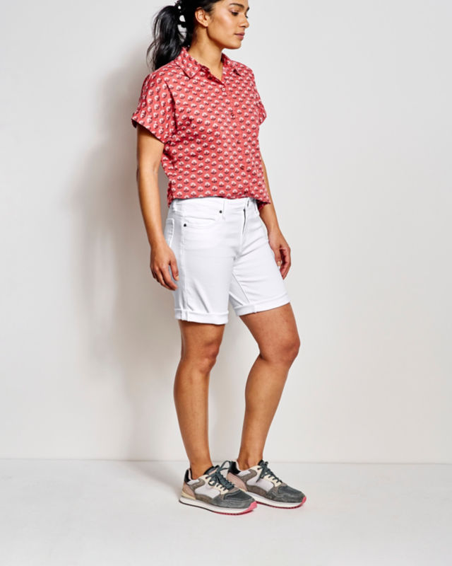 Kut from the Kloth&reg; Catherine Boyfriend Shorts 7" - WHITE MIDRISE image number 2