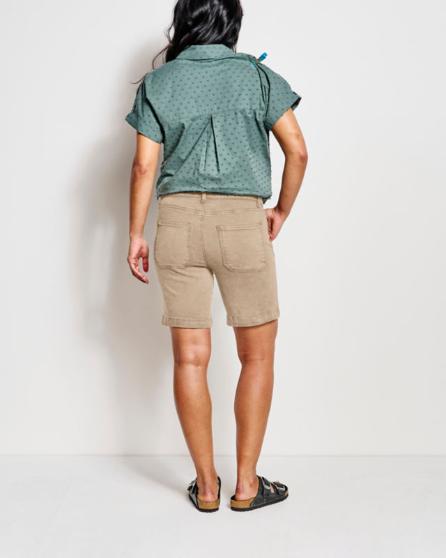 Kut from the Kloth&reg; Stretch Twill Catherine Boyfriend 7" Shorts - DESERT KHAKI image number 2