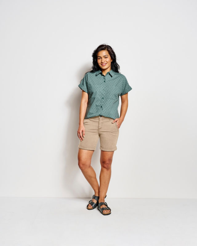 Kut from the Kloth&reg; Stretch Twill Catherine Boyfriend 7" Shorts - DESERT KHAKI image number 3