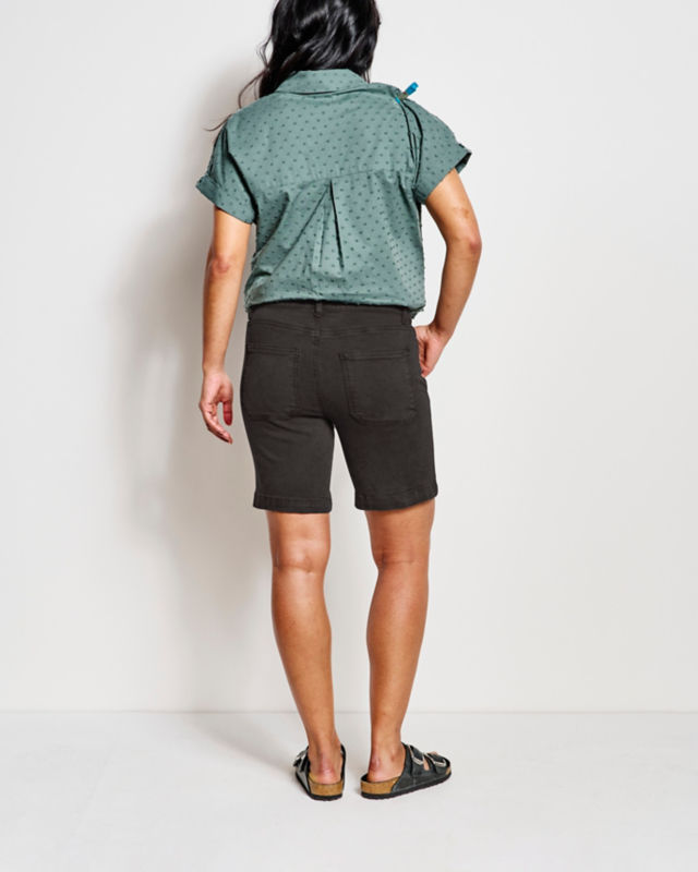 Kut from the Kloth&reg; Stretch Twill Catherine Boyfriend 7" Shorts - BLACK image number 2