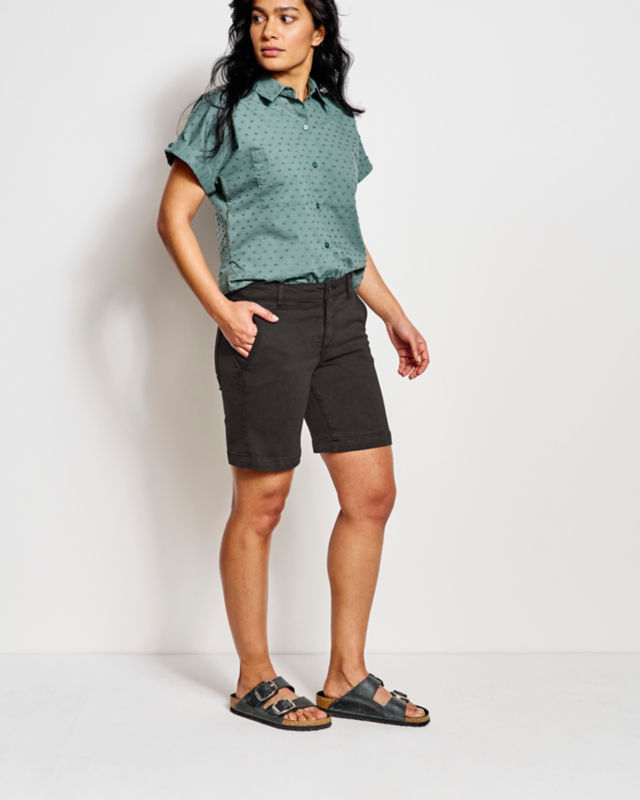 Kut from the Kloth&reg; Stretch Twill Catherine Boyfriend 7" Shorts - BLACK image number 1